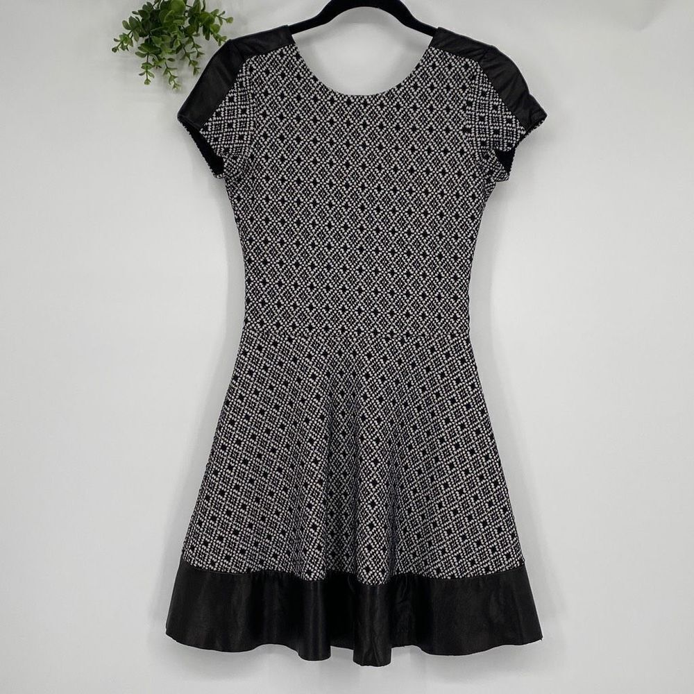 Parker Leather Trim Fit & Flare Stretch Mini Dress Cap Sleeve Black /Cream XS